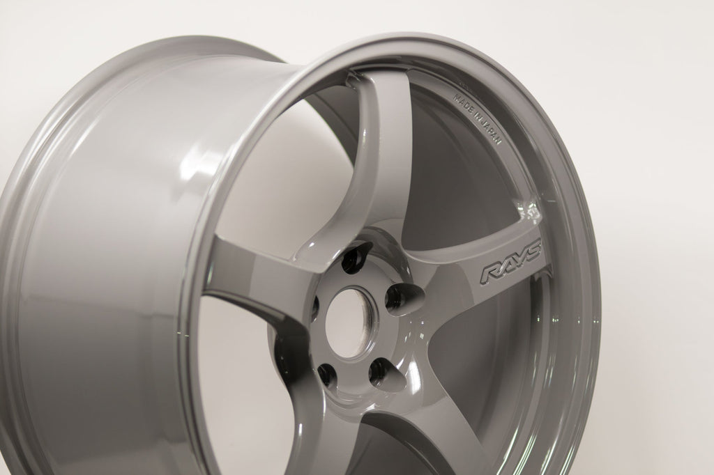 Gram Lights 57CR 18X9.5+12 5-114.3 Glossy Gray Wheel