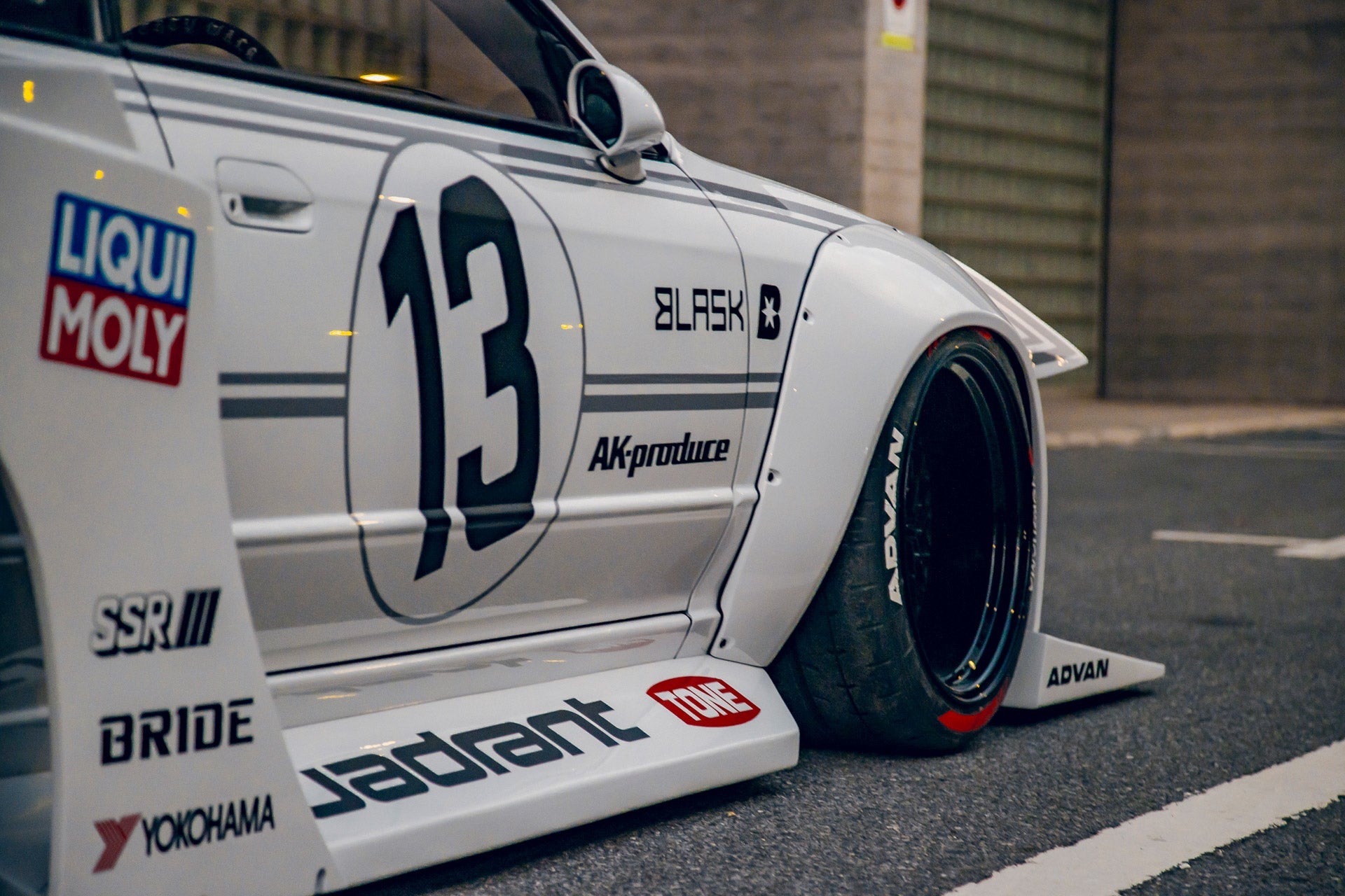 LB-KAIDO WORKS NISSAN R32 SKYLINE (FRP)