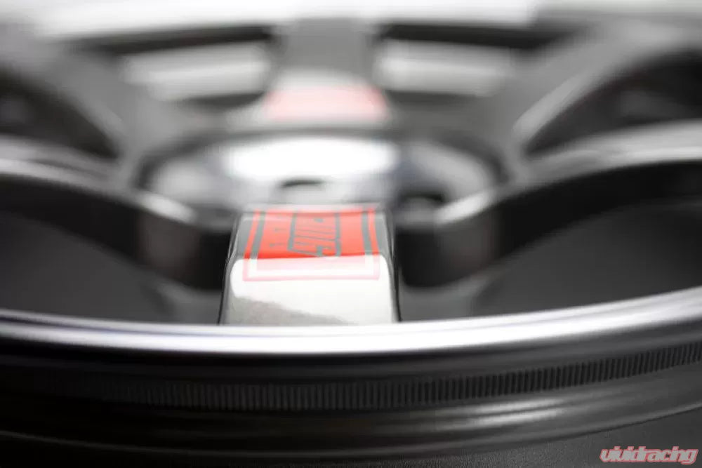 Volk Racing TE37 Saga SL 18X10.5+15 5-114.3 Pressed Graphite Wheel